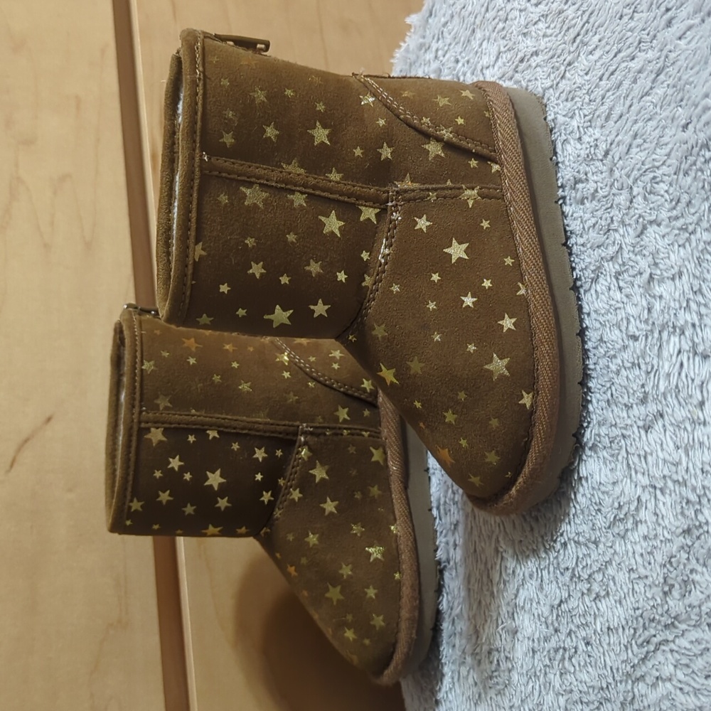 Faux Sherpa star print boots